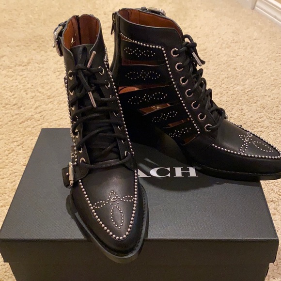 Shoes - Picture 5 of 9